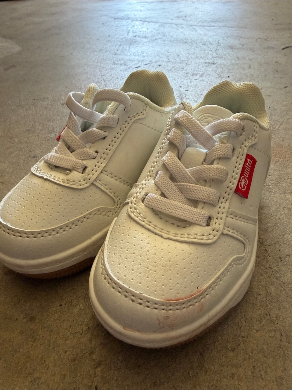 Unltd. Toddler White Sneakers with Red Logo Tab size 6